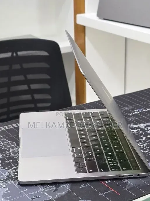 New Laptop Apple MacBook Pro 2019 16GB Intel Core i7 SSD 256GB