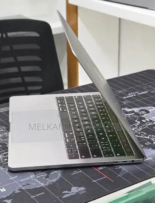 New Laptop Apple MacBook Pro 2019 16GB Intel Core i7 SSD 256GB