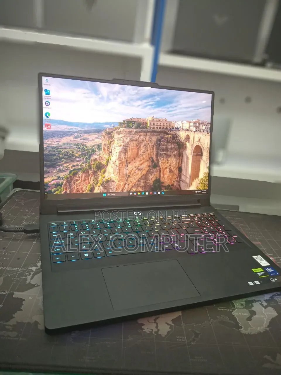 New Laptop Lenovo Legion Pro 7 32GB Intel Core Ultra 9 SSD 1T