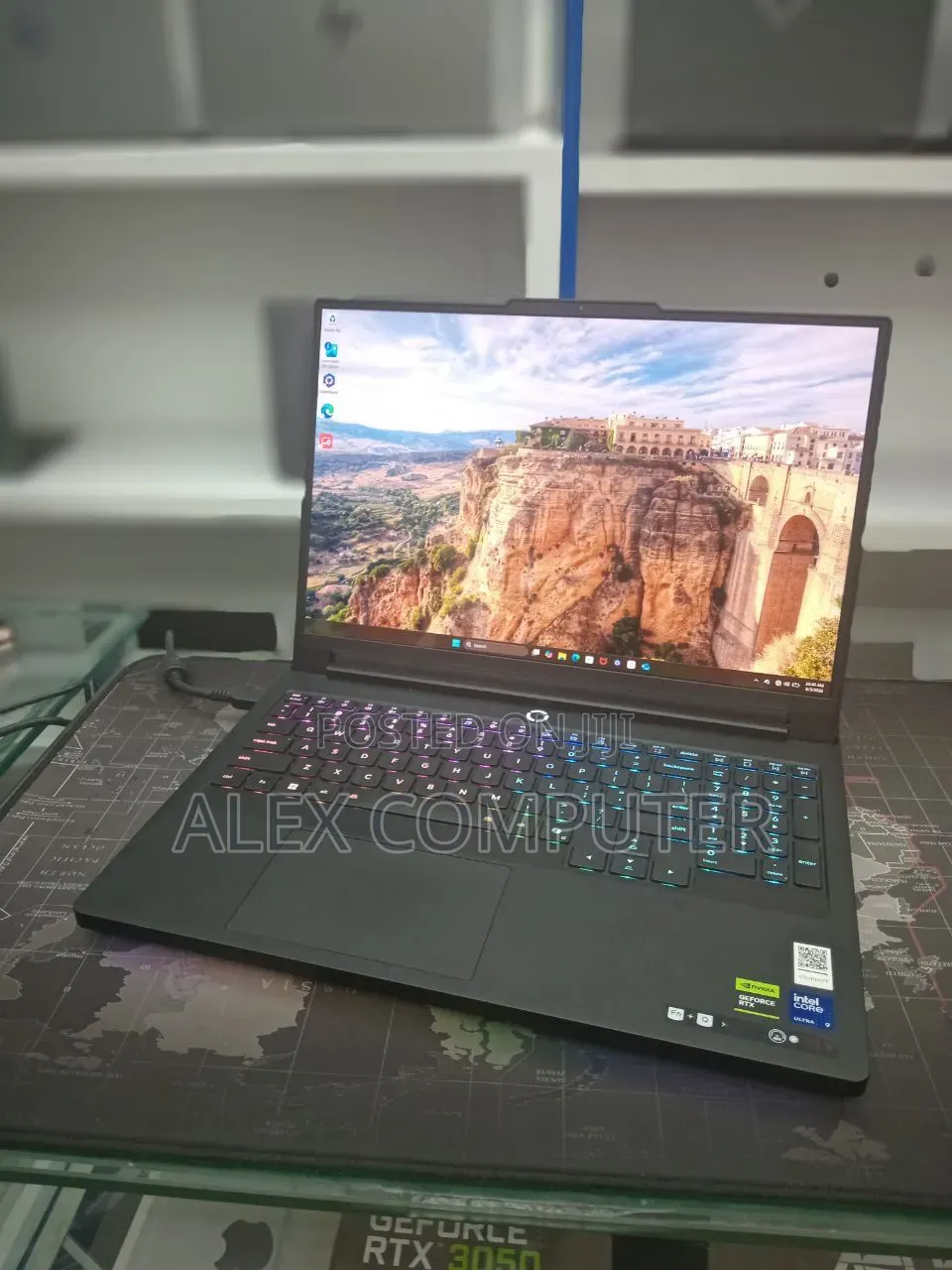 New Laptop Lenovo Legion Pro 7 32GB Intel Core Ultra 9 SSD 1T
