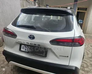 Toyota Corolla Cross 1.8 Hybrid FWD 2022 White