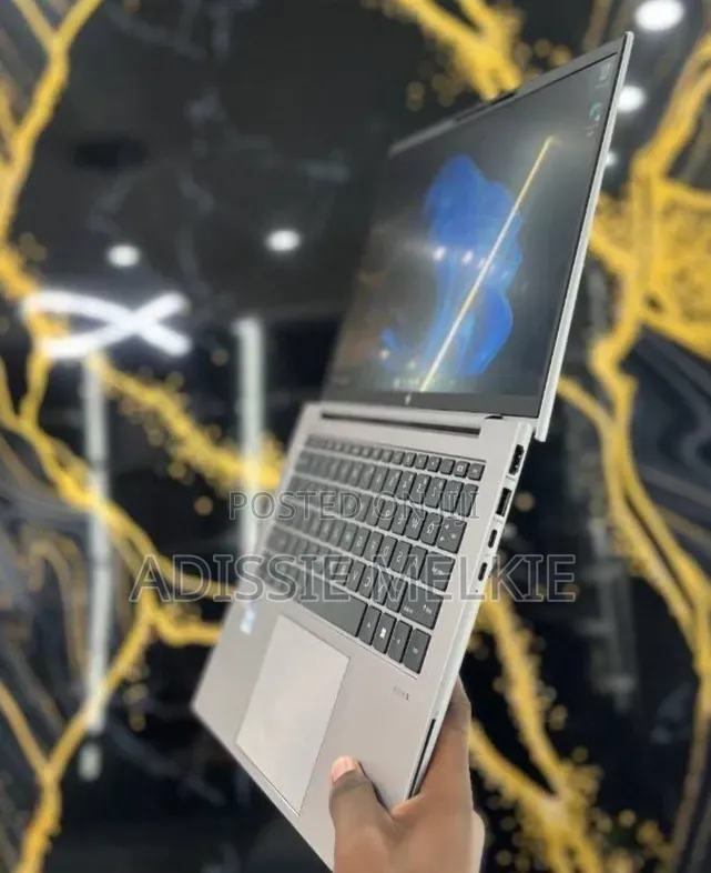 New Laptop HP ZBook Firefly 14 G10 16GB Intel Core i7 SSD 512GB