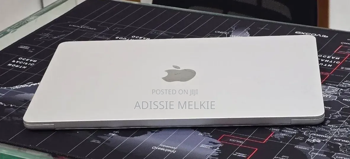 New Laptop Apple MacBook Air 2024 M3 16GB Apple M3 SSD 256GB