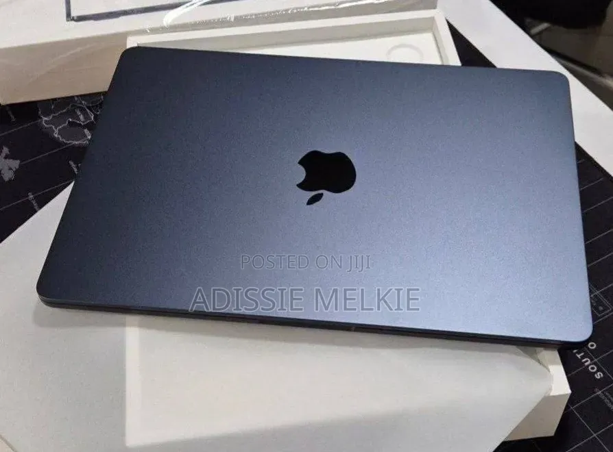 New Laptop Apple MacBook Air 2022 M2 8GB Apple M2 SSD 256GB