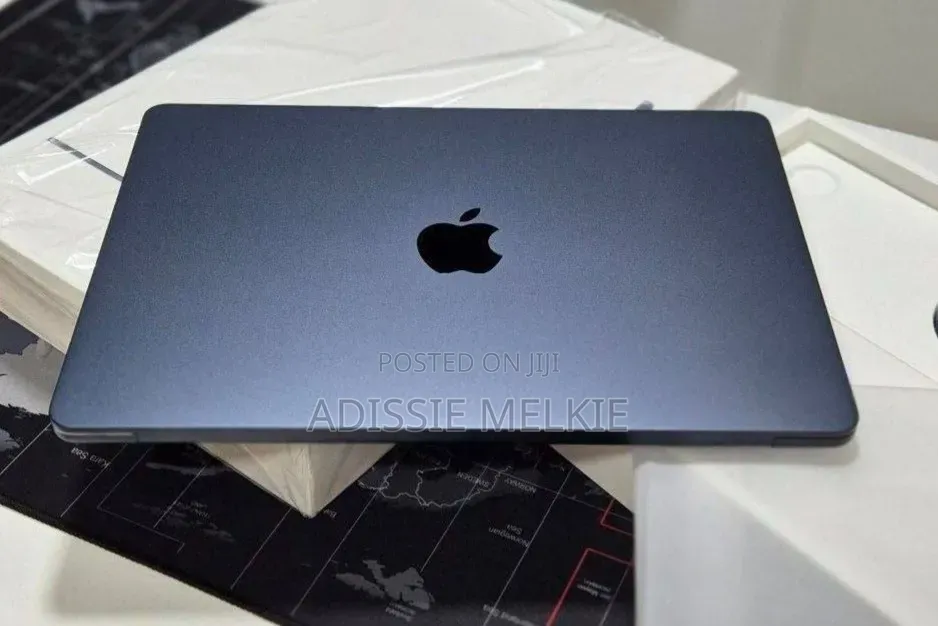 New Laptop Apple MacBook Air 2022 M2 8GB Apple M2 SSD 256GB
