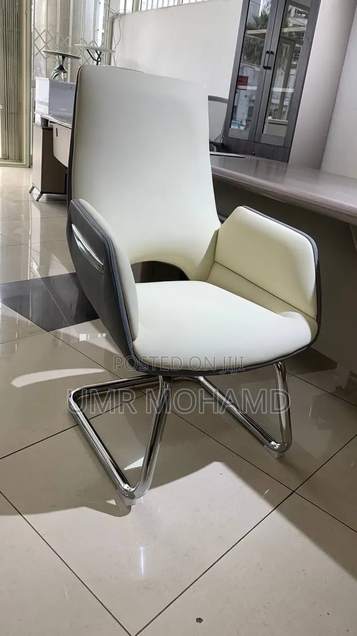 U Lege Leather Chair