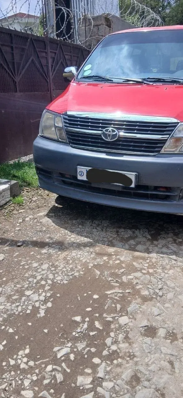 Toyota HiAce 2011 Red