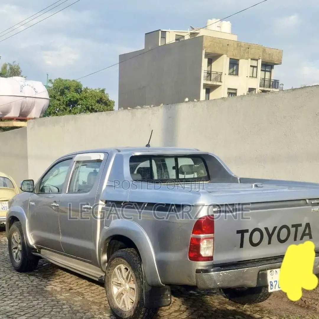 Toyota Hilux 2015 Silver