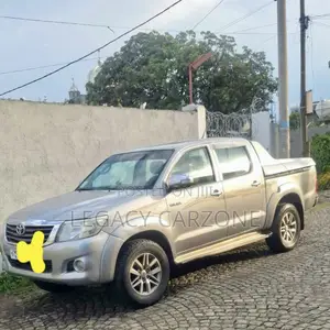 Toyota Hilux 2015 Silver
