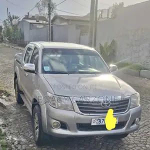 Toyota Hilux 2015 Silver