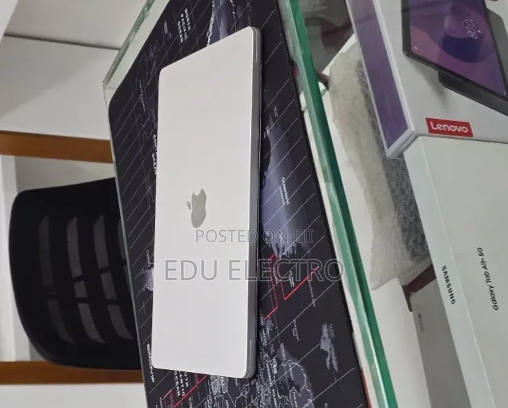 New Laptop Apple MacBook Air 2024 M3 16GB Apple M3 SSD 512GB