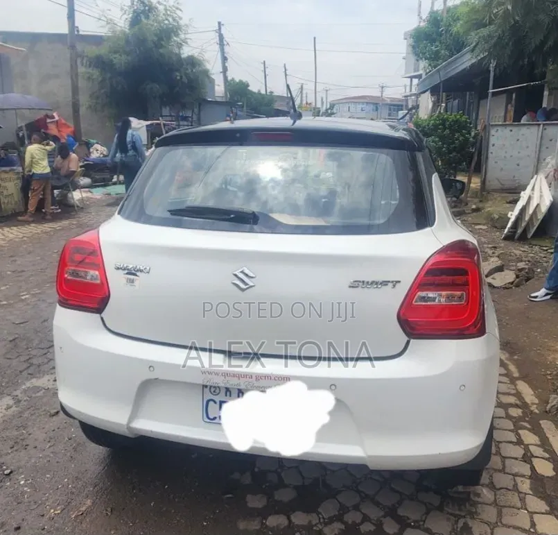 Suzuki Swift 2022 White