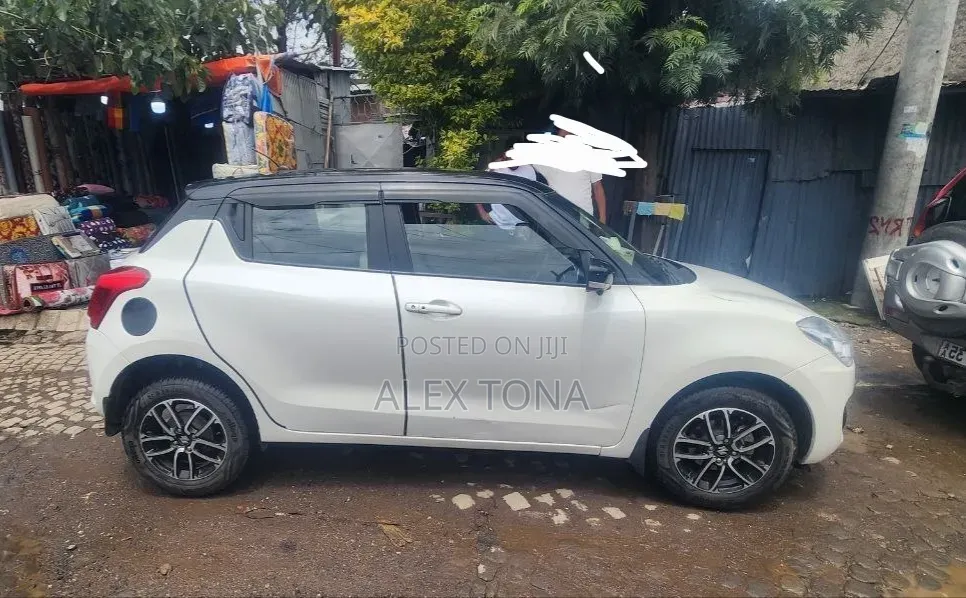Suzuki Swift 2022 White