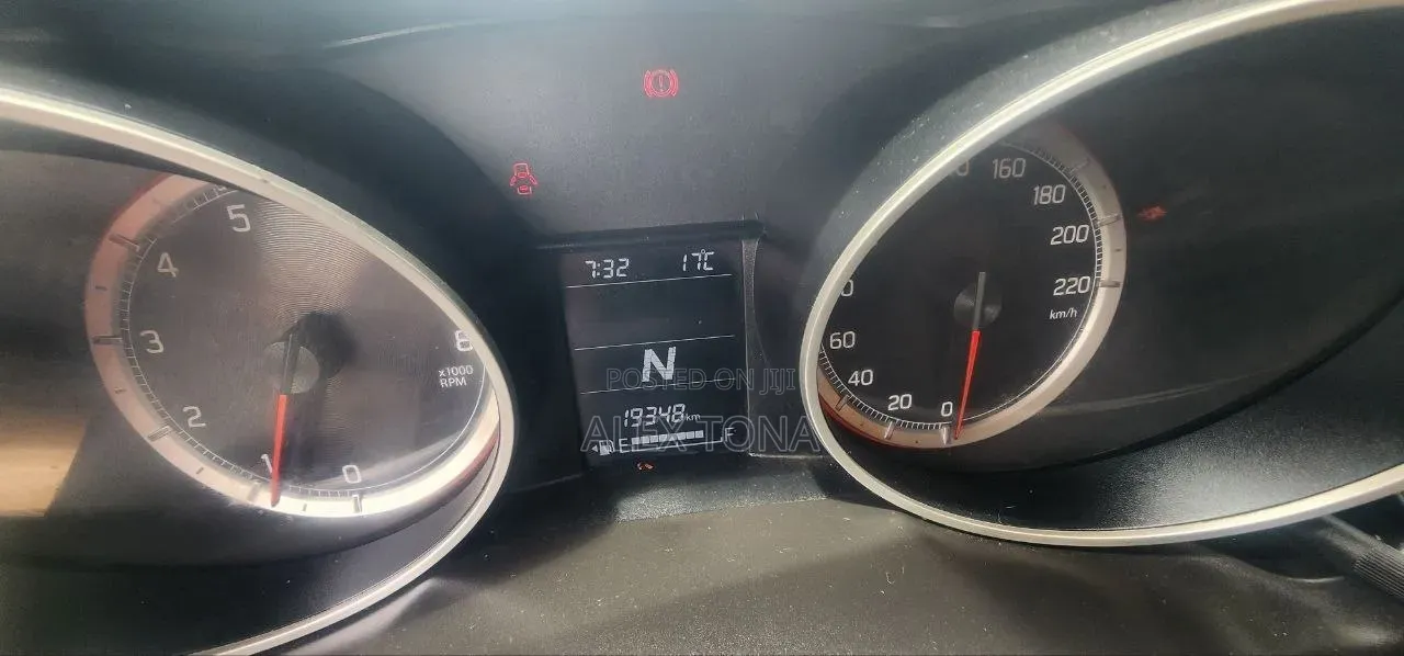 Suzuki Swift 2022 White