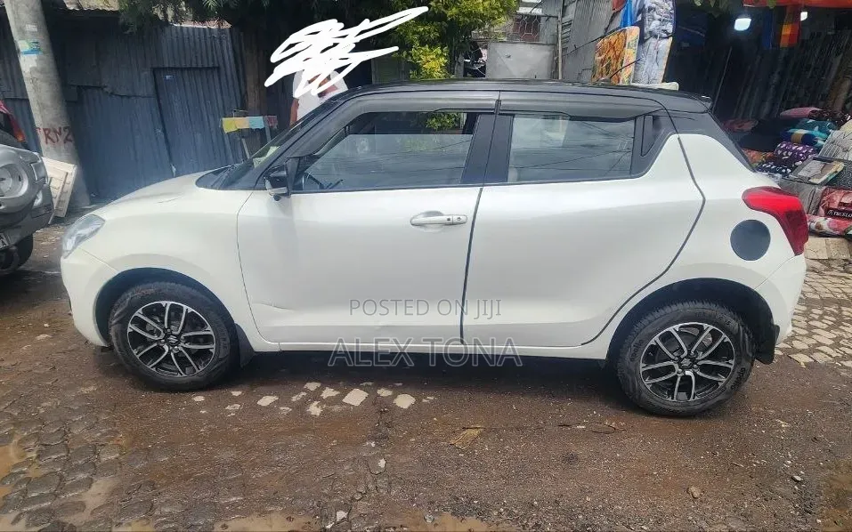 Suzuki Swift 2022 White