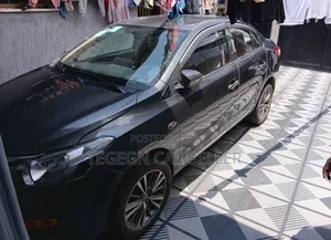 Toyota Yaris 2016 Gray
