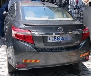 Toyota Yaris 2016 Gray