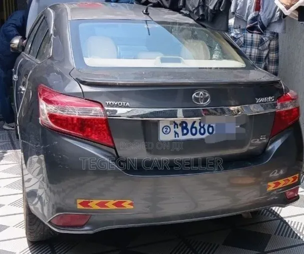 Toyota Yaris 2016 Gray