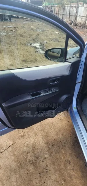 Toyota Yaris 2012 Blue