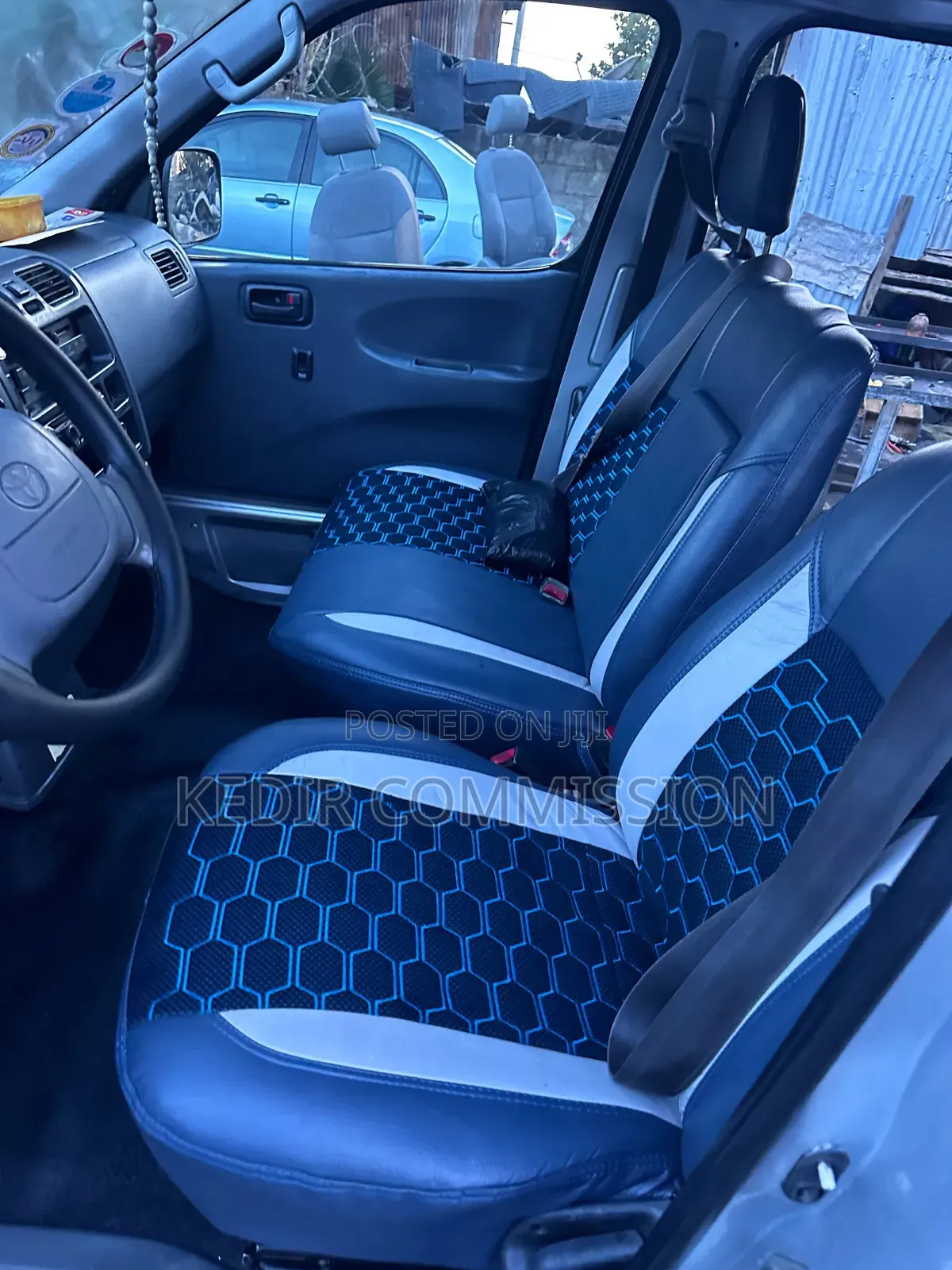 Toyota HiAce 2002 Silver