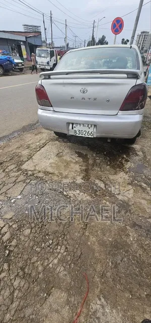 Toyota Platz 2000 Silver