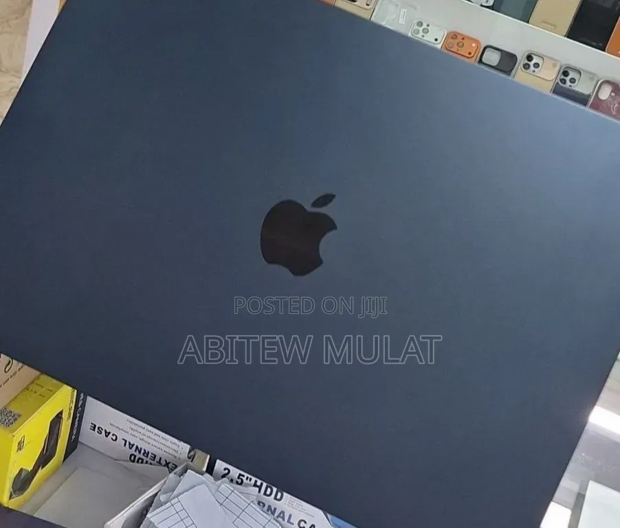 New Laptop Apple MacBook Air 2025 M4 16GB Apple M3 SSD 256GB