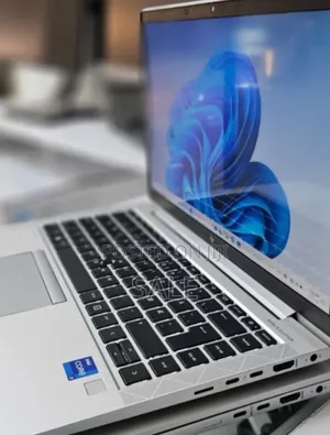New Laptop HP EliteBook 830 G8 16GB Intel Core i7 SSD 512GB