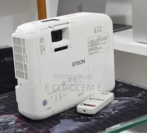 Epson S05 Projector