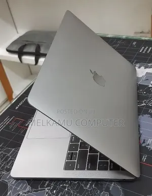 New Laptop Apple MacBook Pro 2019 16GB Intel Core i7 SSD 512GB