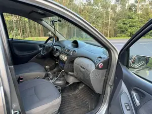 Toyota Vitz 2005 Gold