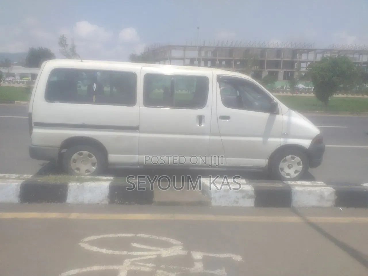Toyota HiAce 2006 White