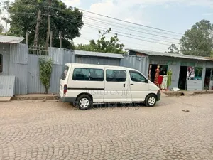 Toyota HiAce 2006 White