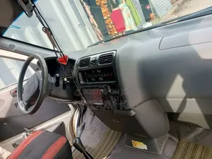Toyota HiAce 2006 White
