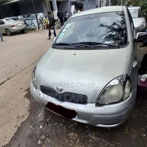 Toyota Vitz 2004 Silver