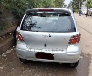 Toyota Vitz 2004 Silver