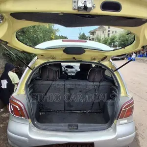 Toyota Vitz 2004 Silver