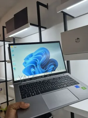 New Laptop HP ZBook Firefly G9 16GB Intel Core i7 SSD 512GB