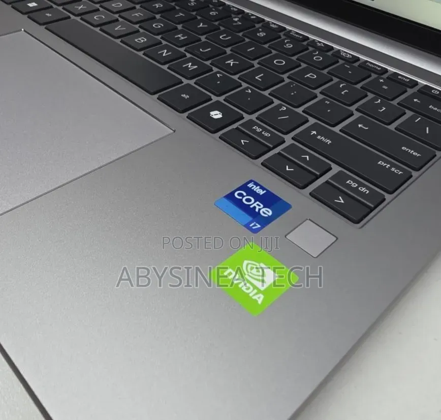 New Laptop HP ZBook Firefly G9 16GB Intel Core i7 SSD 512GB