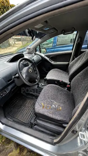 Toyota Yaris 2010 Silver