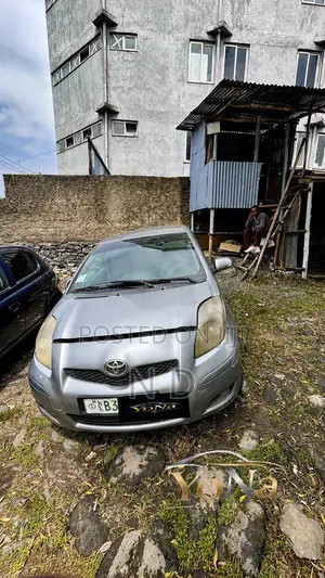 Toyota Yaris 2010 Silver