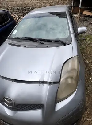 Toyota Yaris 2010 Silver