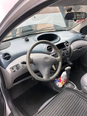 Toyota Vitz 2000 Silver
