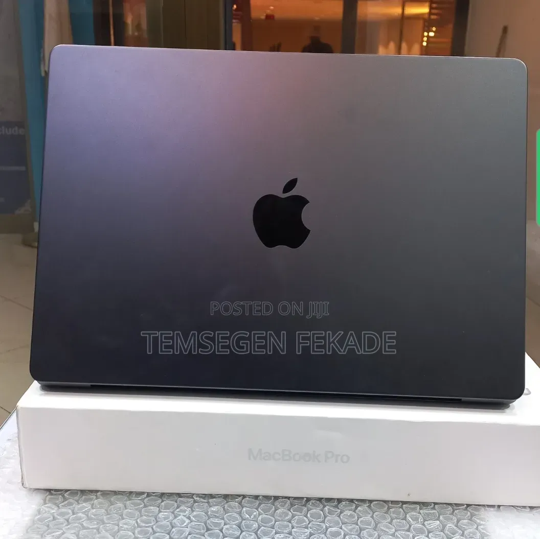 New Laptop Apple MacBook Pro 2025 M5 16GB Apple M5 Pro SSD 512GB
