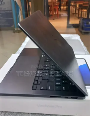 New Laptop Apple MacBook Pro 2025 M5 16GB Apple M5 Pro SSD 512GB