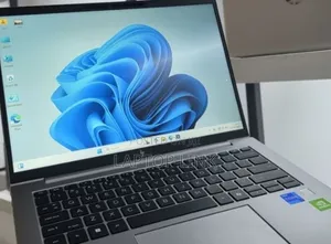 New Laptop HP ZBook Firefly G9 16GB Intel Core i7 SSD 512GB