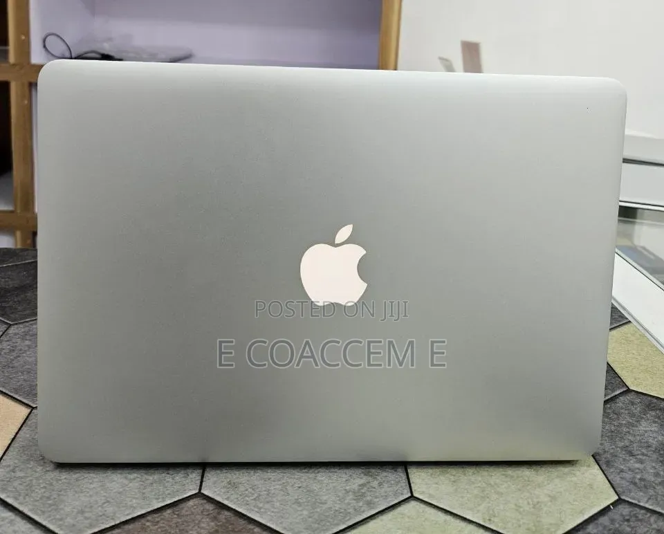 New Laptop Apple MacBook 8GB Intel Core i5 SSD 256GB