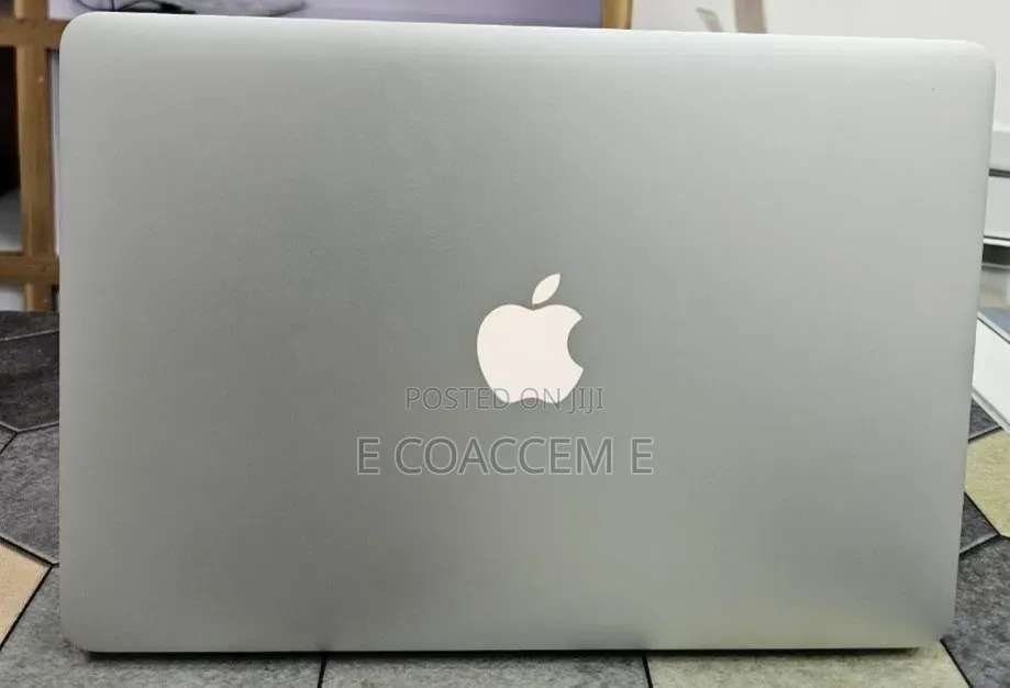 New Laptop Apple MacBook 8GB Intel Core i5 SSD 256GB