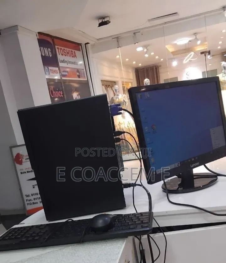 Desktop Computer Lenovo 8GB Intel Core i3 HDD 500GB