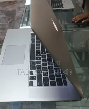 New Laptop Apple MacBook Pro 2015 8GB Intel Core i5 SSD 128GB