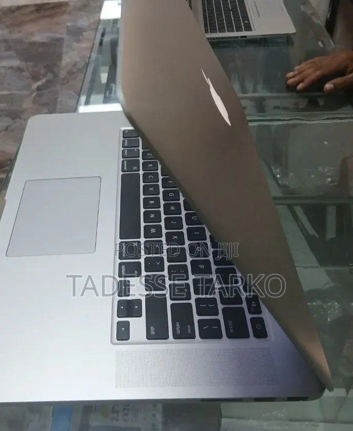 New Laptop Apple MacBook Pro 2015 8GB Intel Core i5 SSD 128GB